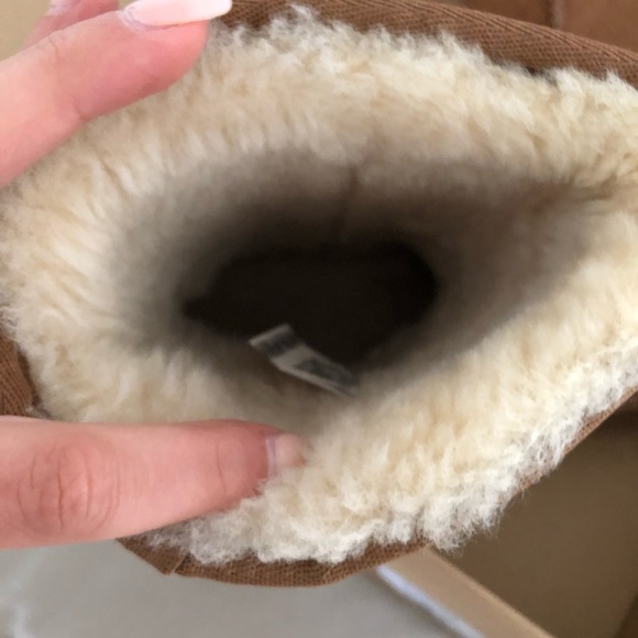 CLASSIC SHORT TAN UGG BOOTS - Picture 7 of 7